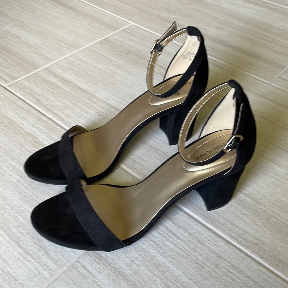 Black Bandolino Women's Armory Heeled ankle strap Sandal size 8.5